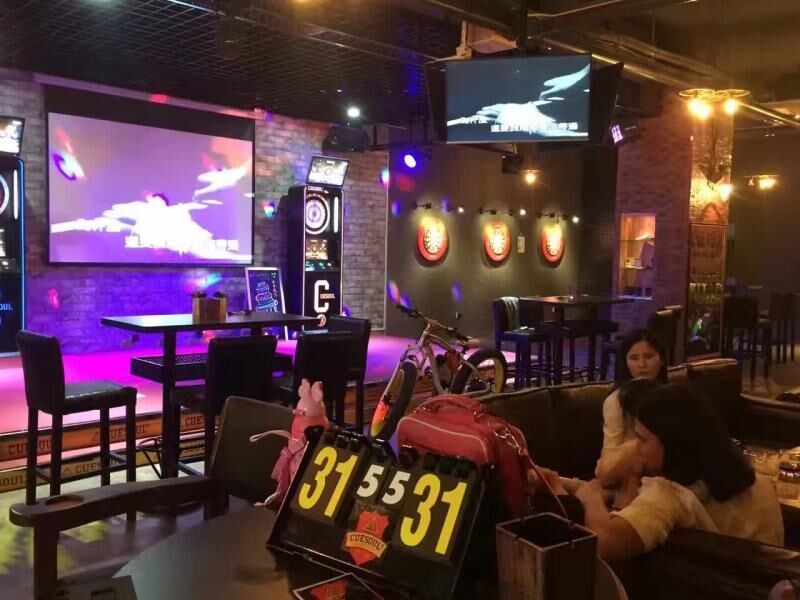 餐吧里的飛鏢機